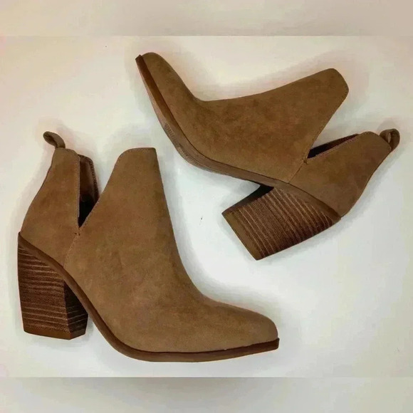 Universal Thread Women's Tan Suede ankle boots size 6 - Picture 4 of 6